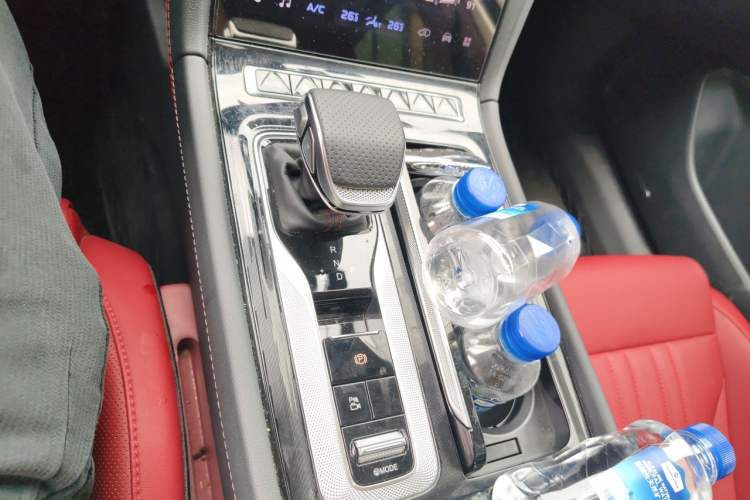 Used Hongqi H6 2024 2.0T ZhiMei Edition Gear Lever