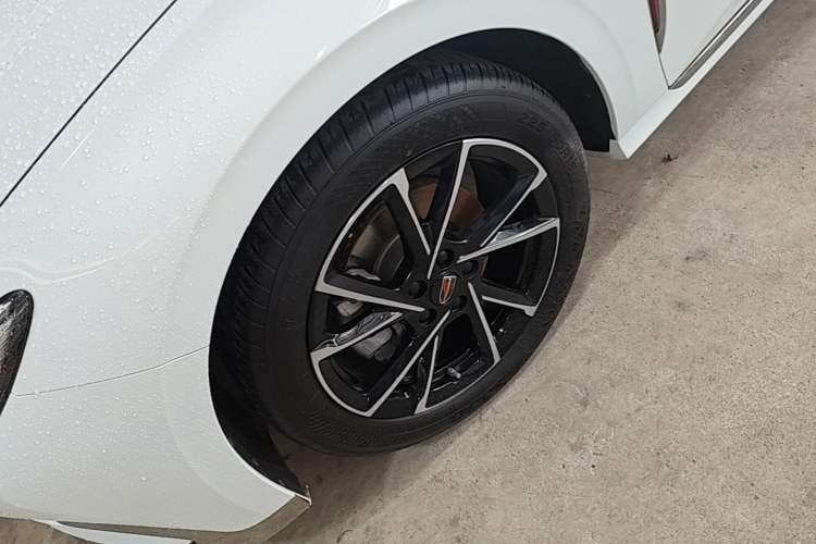Used Hongqi H6 2024 2.0T ZhiMei Edition Left Front Wheel Hub