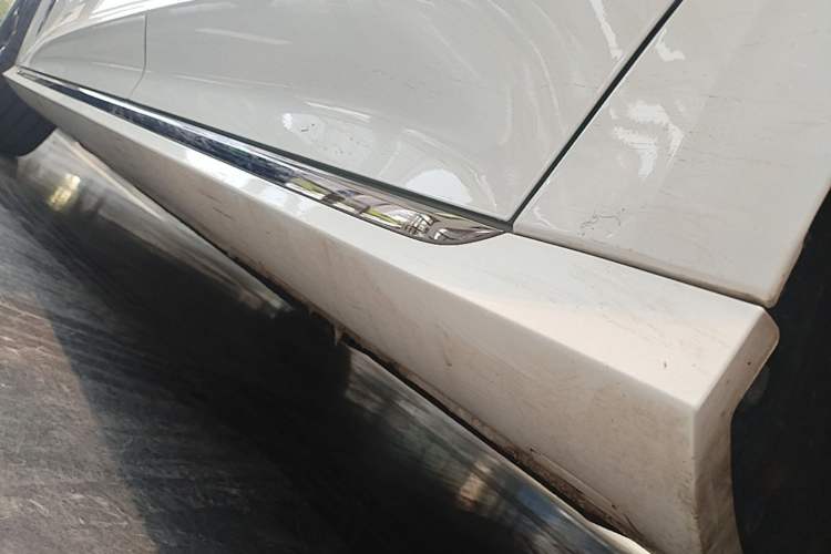 Used Hongqi H6 2024 2.0T ZhiShang Version Left Side Sill
