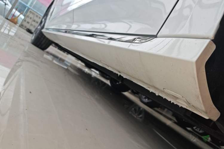 Used Hongqi H6 2024 2.0T ZhiMei Edition Left Side Sill
