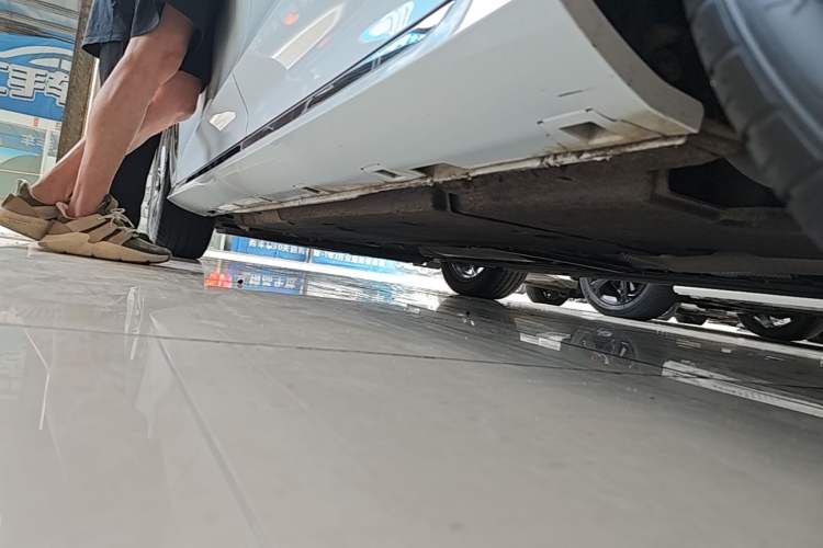 Used Hongqi H6 2024 2.0T ZhiMei Edition Left Side Sill