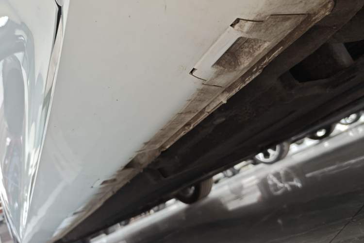 Used Hongqi H6 2024 2.0T ZhiMei Edition Left Side Sill