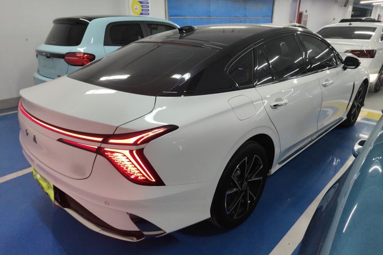 Used Hongqi H6 2024 2.0T ZhiMei Edition Rear Right 45 Deg