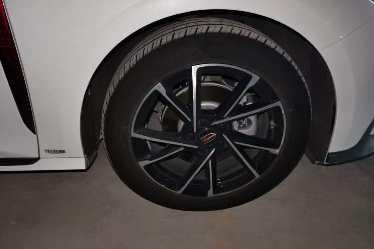 Used Hongqi H6 2024 2.0T ZhiMei Edition Right Front Wheel Hub