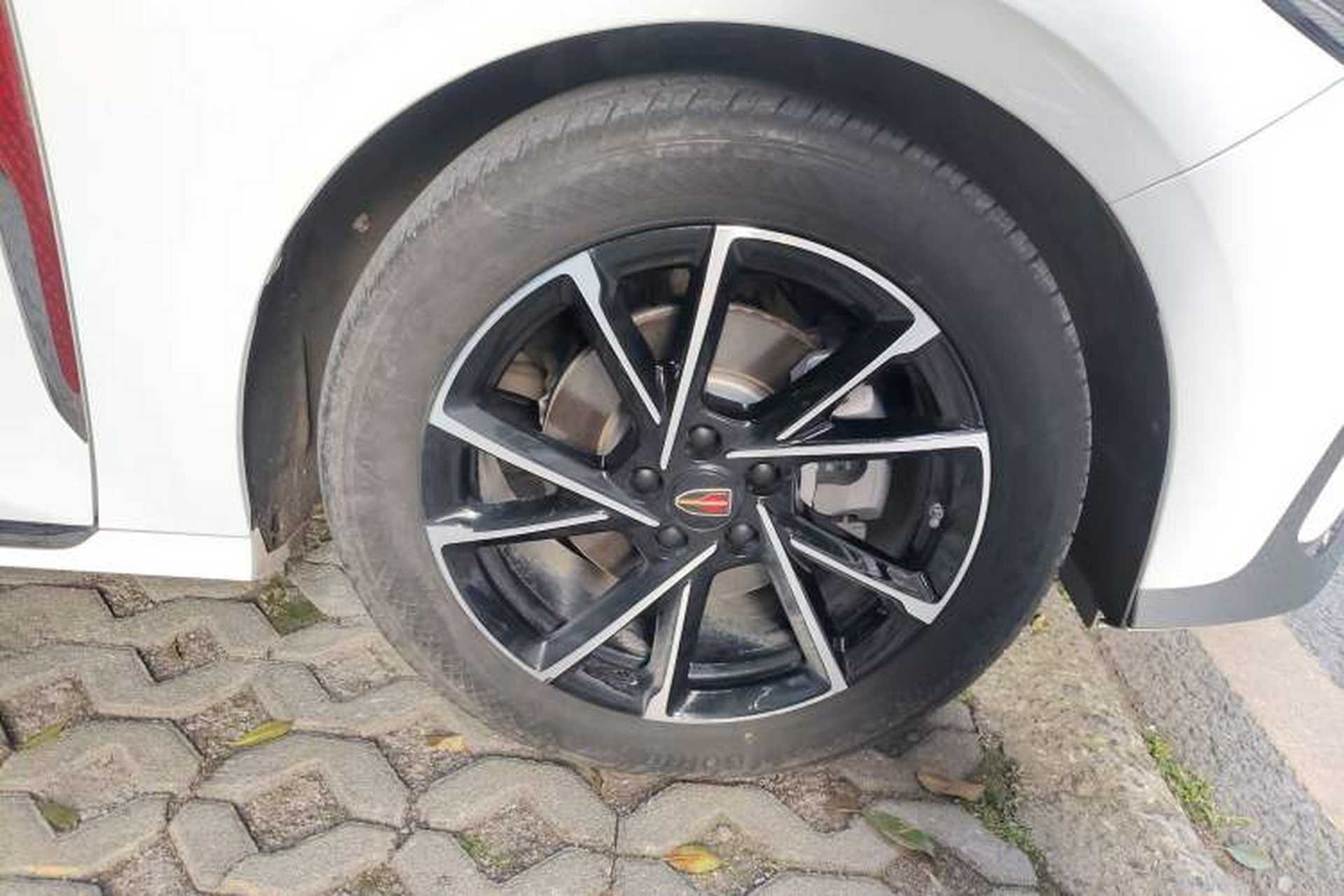 Used Hongqi H6 2024 2.0T ZhiMei Edition Right Front Wheel Hub