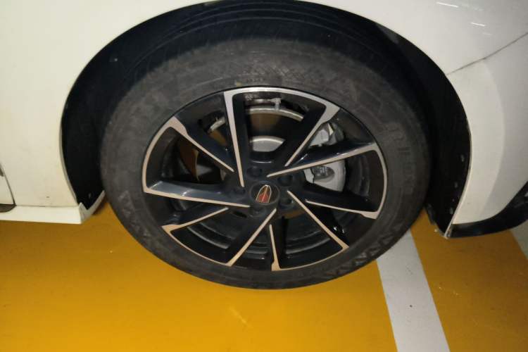 Used Hongqi H6 2024 2.0T ZhiMei Edition Right Front Wheel Hub