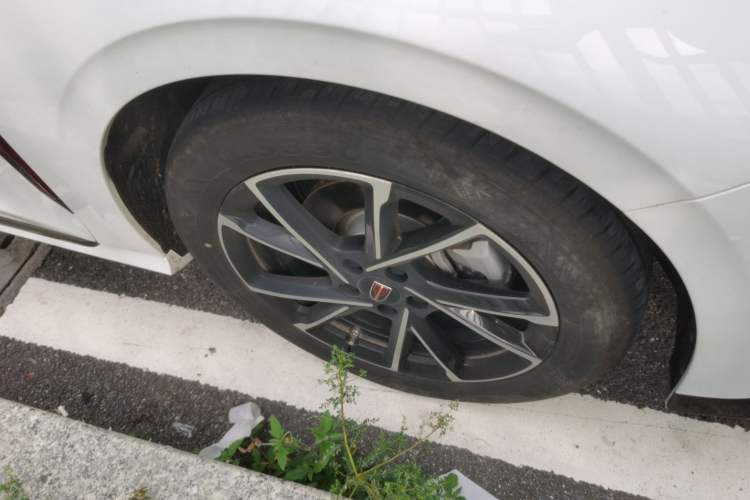 Used Hongqi H6 2024 2.0T ZhiMei Edition Right Front Wheel Hub