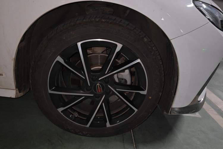 Used Hongqi H6 2024 2.0T Zhiyi Version Right Front Wheel Hub