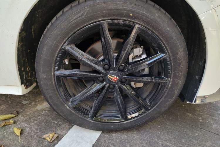 Used Hongqi H6 2024 2.0T ZhiShang Version Right Front Wheel Hub