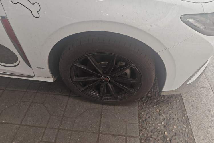Used Hongqi H6 2024 2.0T ZhiShang Version Right Front Wheel Hub