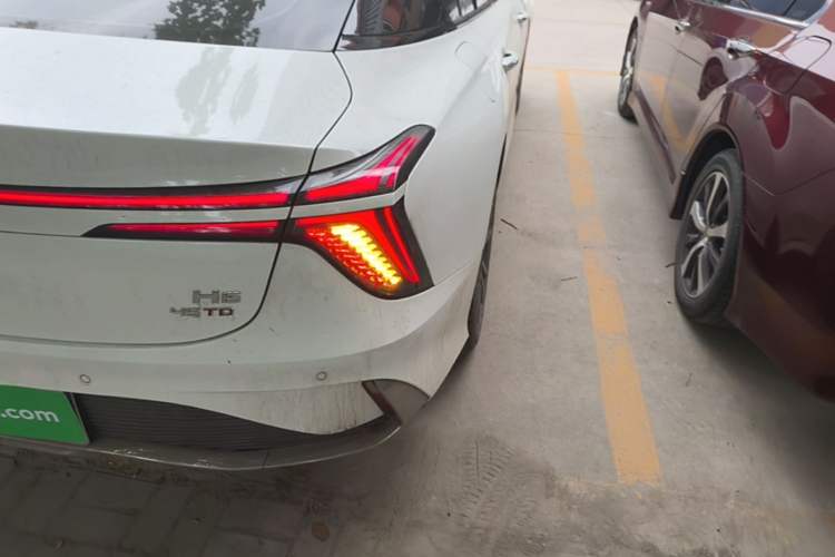 Used Hongqi H6 2024 2.0T ZhiShang Version Right Rear Taillight