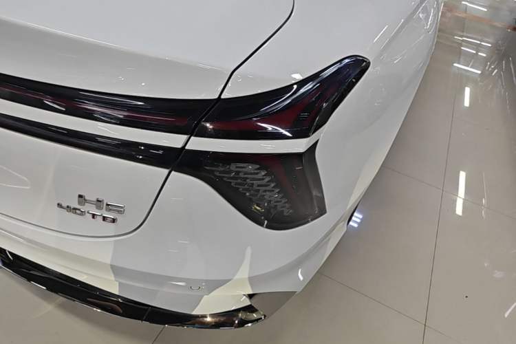 Used Hongqi H6 2024 2.0T ZhiMei Edition Right Rear Taillight