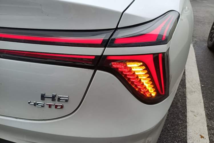 Used Hongqi H6 2024 2.0T ZhiShang Version Right Rear Taillight