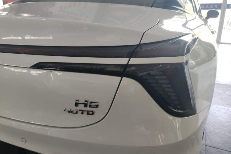 Used Hongqi H6 2024 2.0T ZhiMei Edition Right Rear Taillight