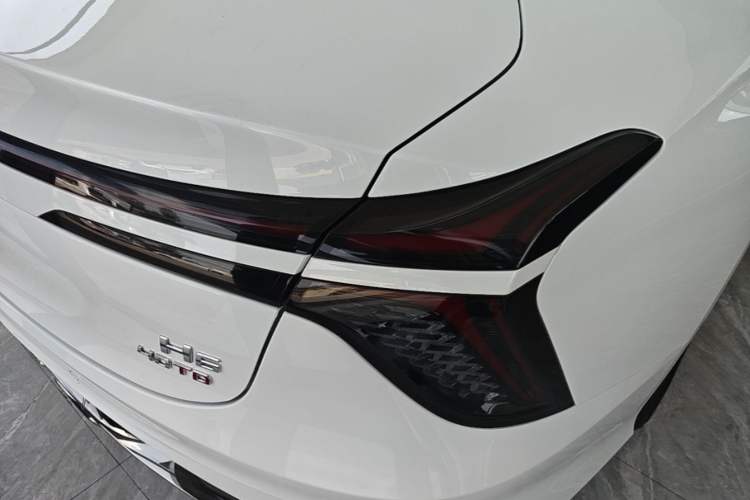 Used Hongqi H6 2024 2.0T ZhiMei Edition Right Rear Taillight