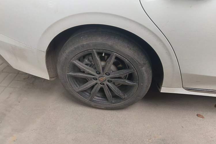 Used Hongqi H6 2024 2.0T ZhiShang Version Right Rear Wheel Hub