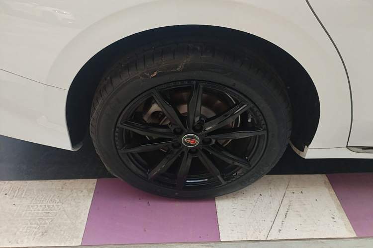 Used Hongqi H6 2024 2.0T ZhiShang Version Right Rear Wheel Hub