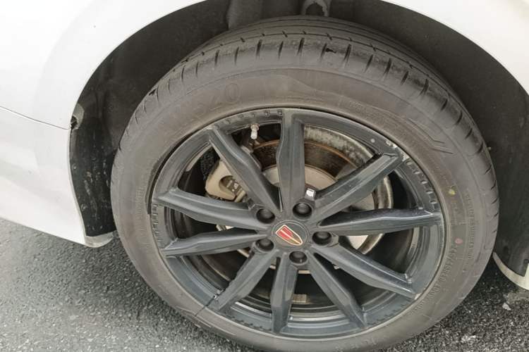 Used Hongqi H6 2024 2.0T ZhiShang Version Right Rear Wheel Hub