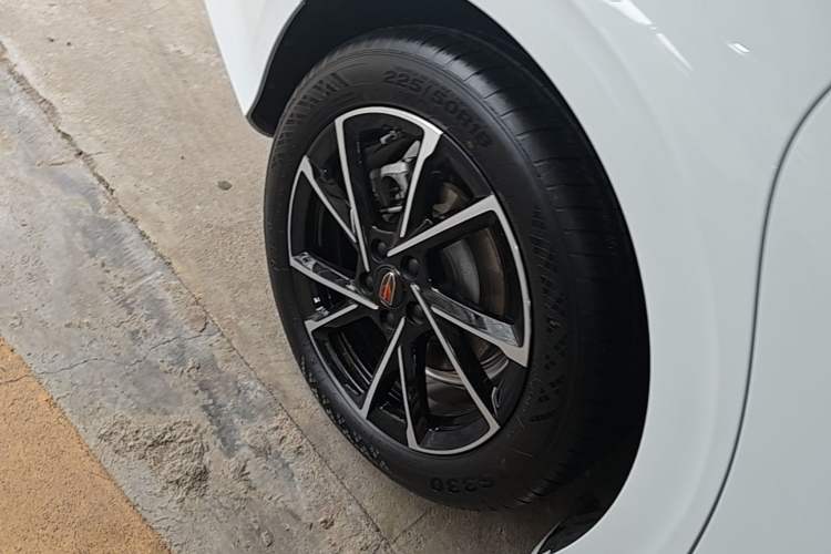 Used Hongqi H6 2024 2.0T ZhiMei Edition Right Rear Wheel Hub