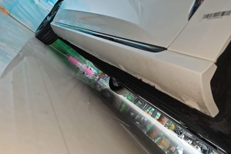 Used Hongqi H6 2024 2.0T ZhiMei Edition Right Side Sill