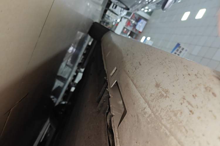 Used Hongqi H6 2024 2.0T ZhiMei Edition Right Side Sill