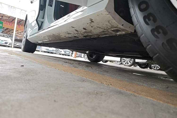 Used Hongqi H6 2024 2.0T ZhiMei Edition Right Side Sill