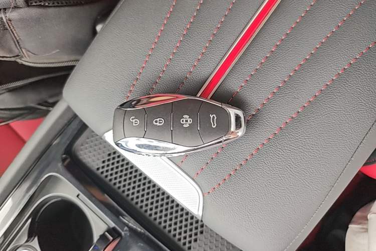 Used Hongqi H6 2024 2.0T ZhiMei Edition Vehicle Key