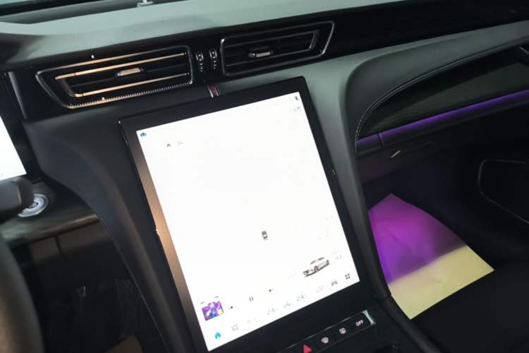 Used Hongqi H6 2025 2.0T Zhiyuan Edition Audio And AC Panel
