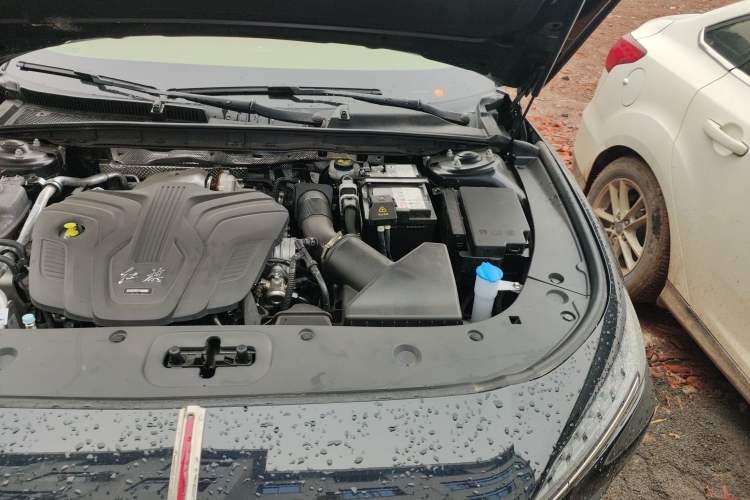 Used Hongqi H6 2025 2.0T Zhiyuan Edition Engine Bay Left