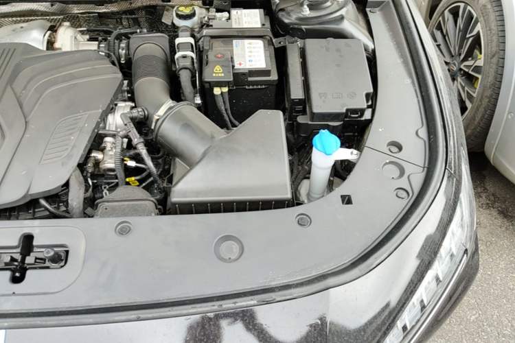 Used Hongqi H6 2025 2.0T ZhiShang Version Engine Bay Left