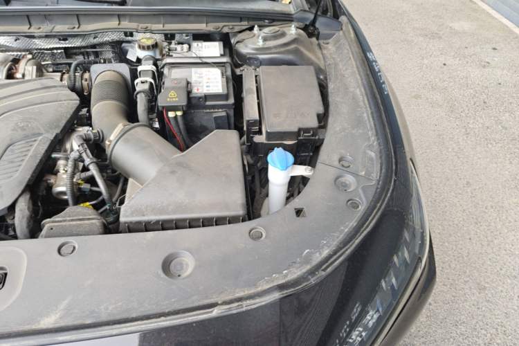 Used Hongqi H6 2025 2.0T ZhiShang Version Engine Bay Left