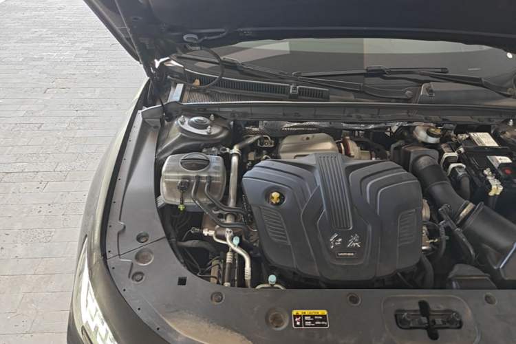 Used Hongqi H6 2025 2.0T ZhiShang Version Engine Bay Right