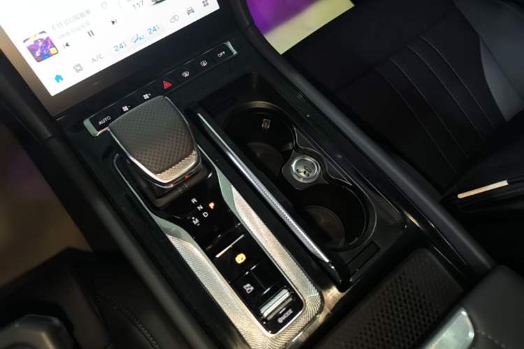 Used Hongqi H6 2025 2.0T Zhiyuan Edition Gear Lever