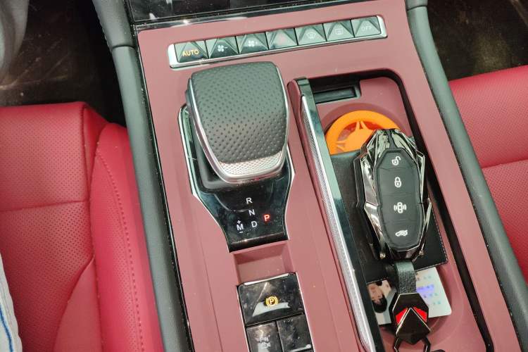 Used Hongqi H6 2025 2.0T Zhiyuan Edition Gear Lever