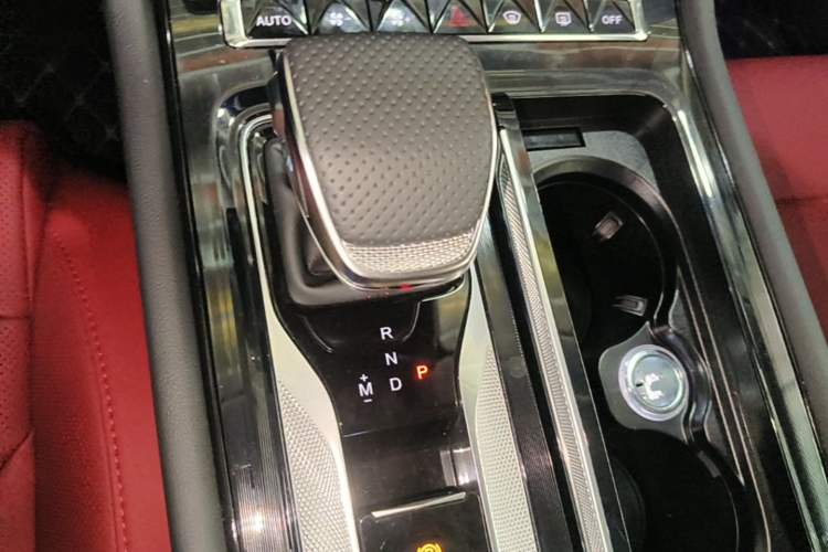Used Hongqi H6 2025 2.0T ZhiMei Edition Gear Lever