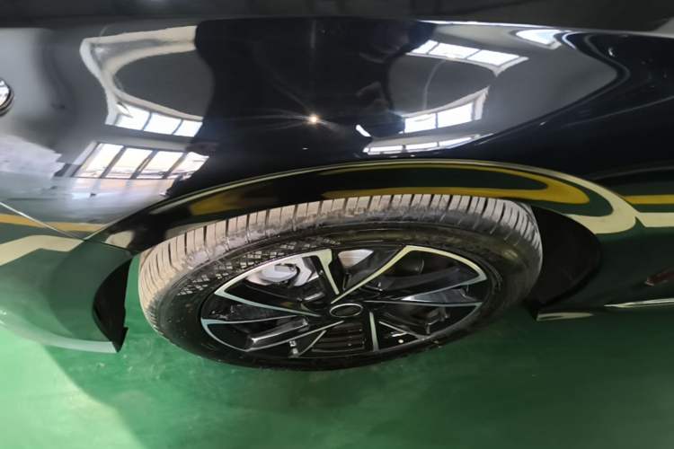 Used Hongqi H6 2025 2.0T Zhiyuan Edition Left Front Wheel Hub