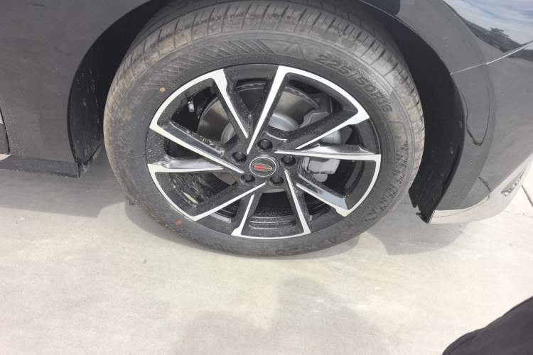 Used Hongqi H6 2025 2.0T ZhiMei Edition Right Front Wheel Hub