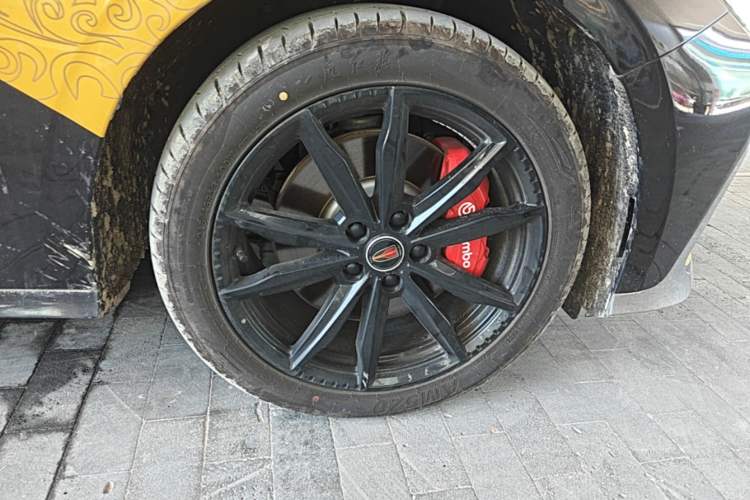Used Hongqi H6 2025 2.0T ZhiShang Version Right Front Wheel Hub