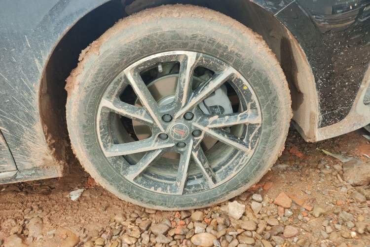 Used Hongqi H6 2025 2.0T Zhiyuan Edition Right Front Wheel Hub