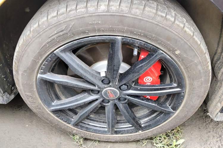 Used Hongqi H6 2025 2.0T ZhiShang Version Right Front Wheel Hub