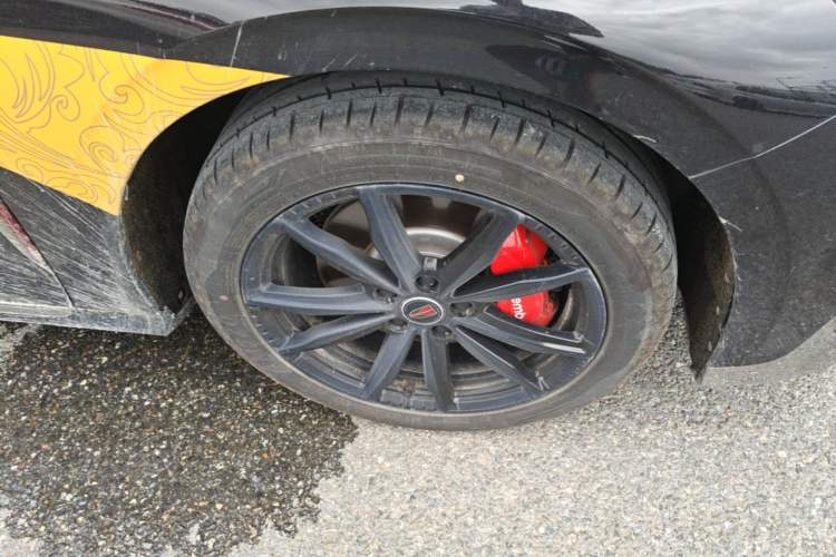 Used Hongqi H6 2025 2.0T ZhiShang Version Right Front Wheel Hub