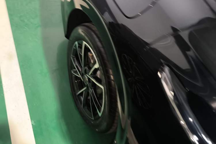 Used Hongqi H6 2025 2.0T Zhiyuan Edition Right Rear Wheel Hub