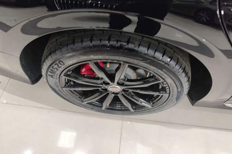 Used Hongqi H6 2025 2.0T ZhiShang Version Right Rear Wheel Hub