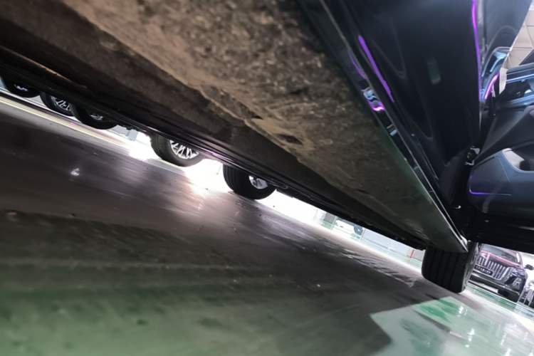 Used Hongqi H6 2025 2.0T Zhiyuan Edition Right Side Sill