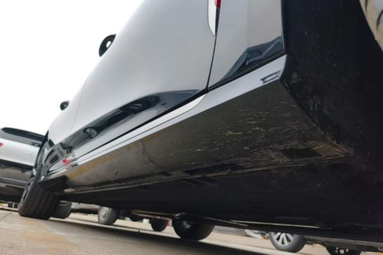 Used Hongqi H6 2025 2.0T ZhiShang Version Right Side Sill