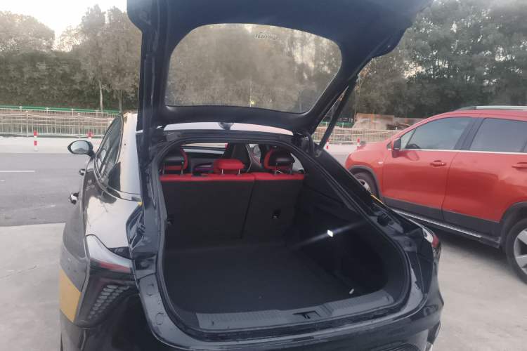 Used Hongqi H6 2025 2.0T ZhiShang Version Trunk