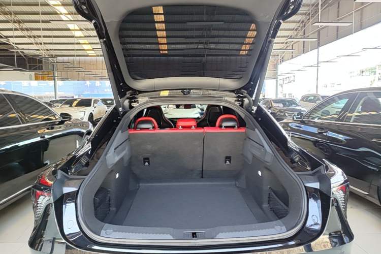 Used Hongqi H6 2025 2.0T ZhiShang Version Trunk