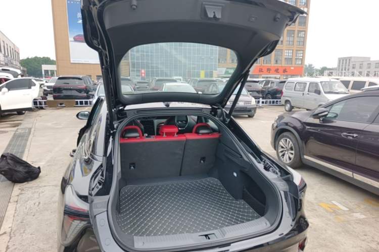 Used Hongqi H6 2025 2.0T ZhiShang Version Trunk