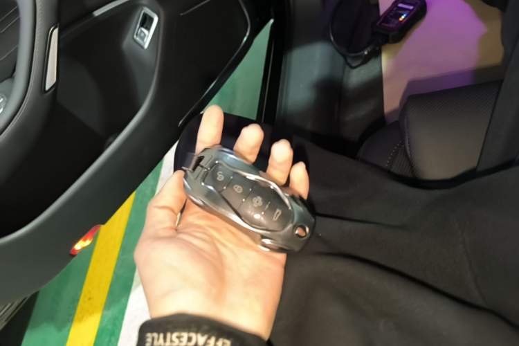 Used Hongqi H6 2025 2.0T Zhiyuan Edition Vehicle Key