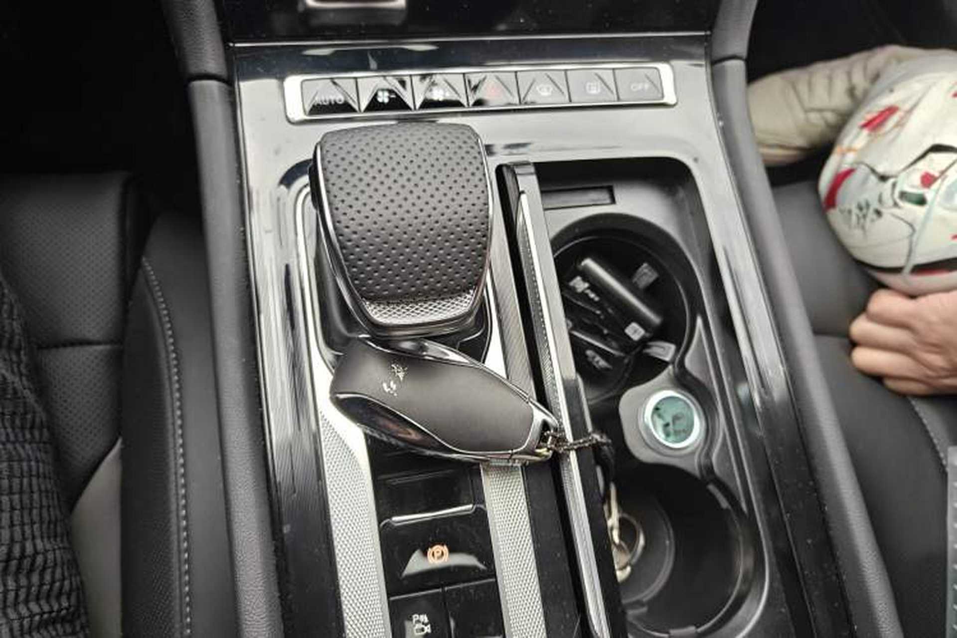 Used Hongqi H6 2025 2.0T Zhiyuan Edition Gear Lever